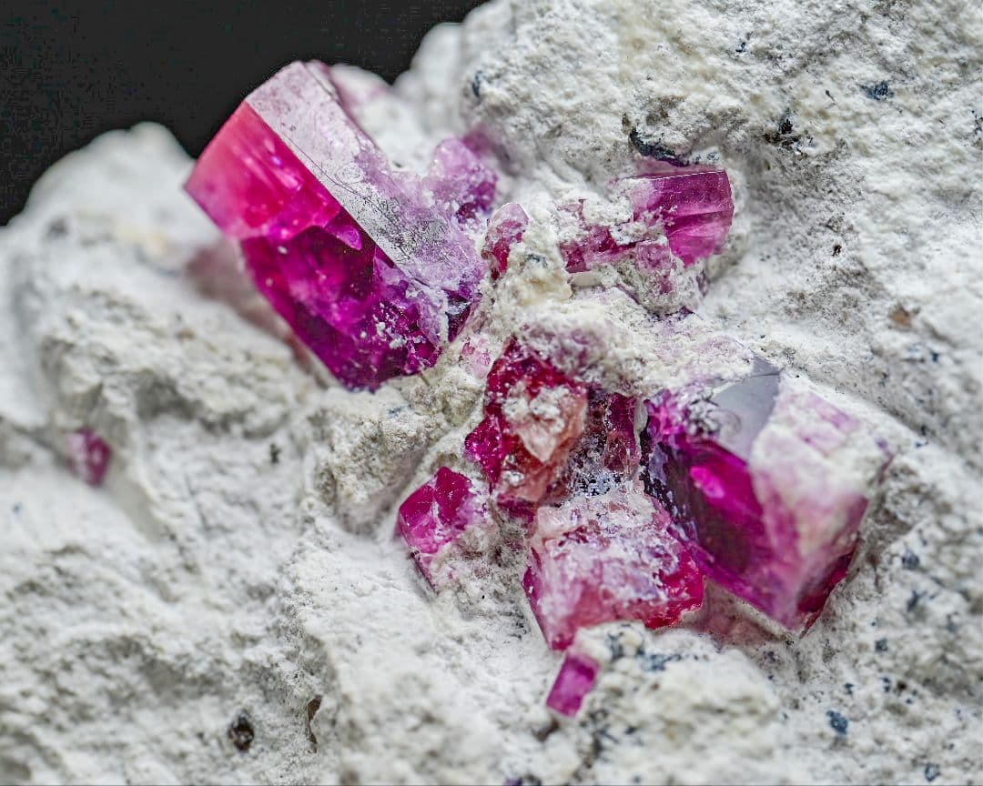 17日出品取り消します　貴重品レッドベリル結晶　鉱物原石