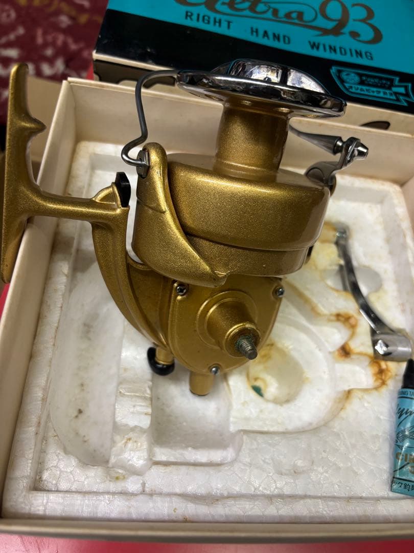 Ultra 93 スピニングリール 右巻き ゴールド