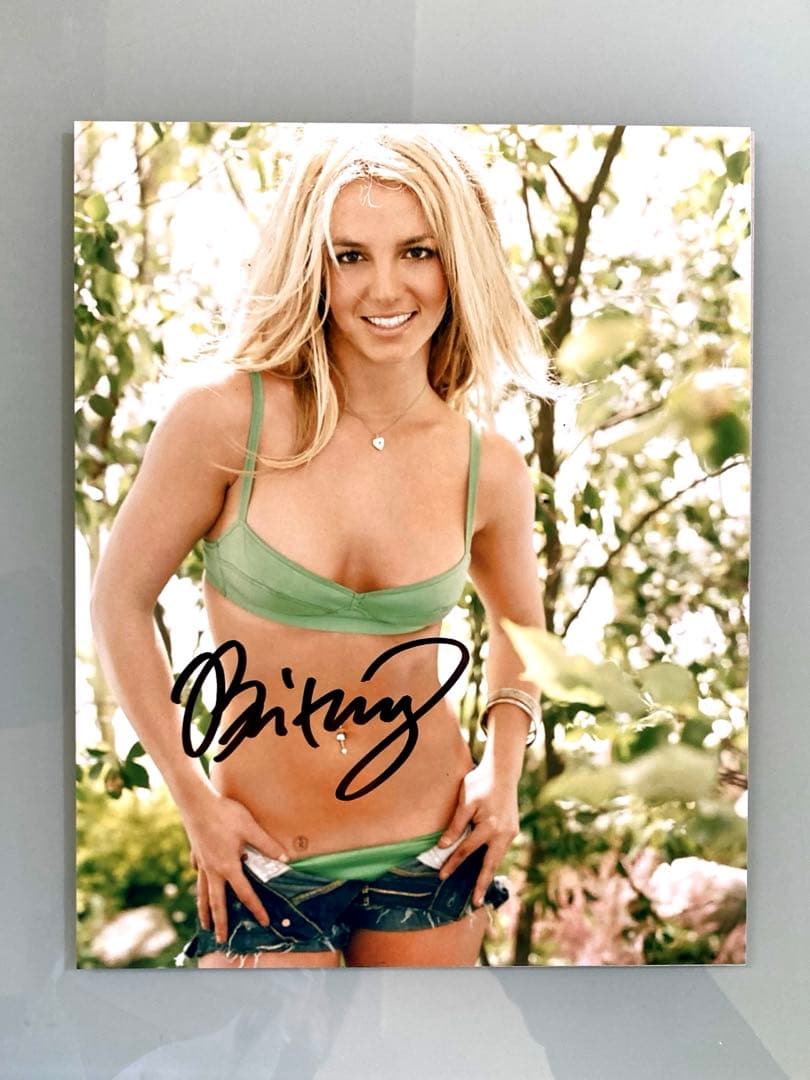 ブリトニー・スピアーズ直筆サイン入り特大写真…グラミー賞アーチスト…