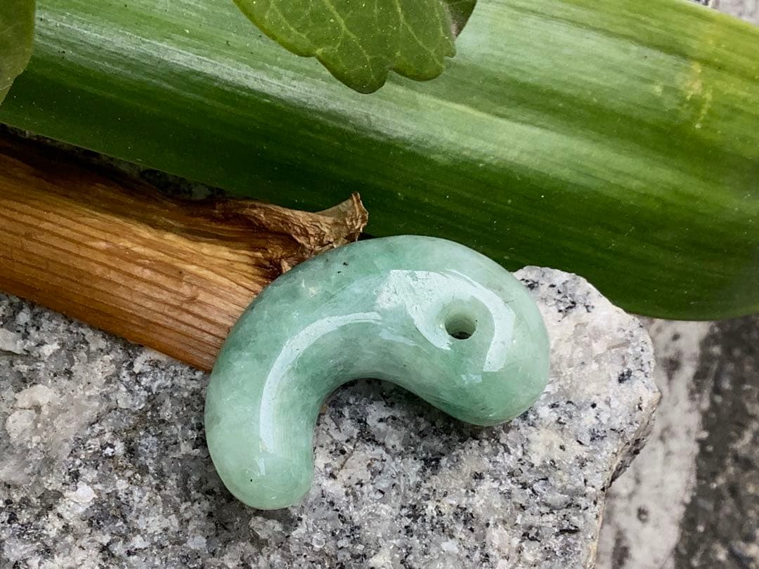 ✳親方おすすめ勾玉　糸魚川翡翠　人気の古墳時代の型　全て卸し値段　鑑定書取得品‼️