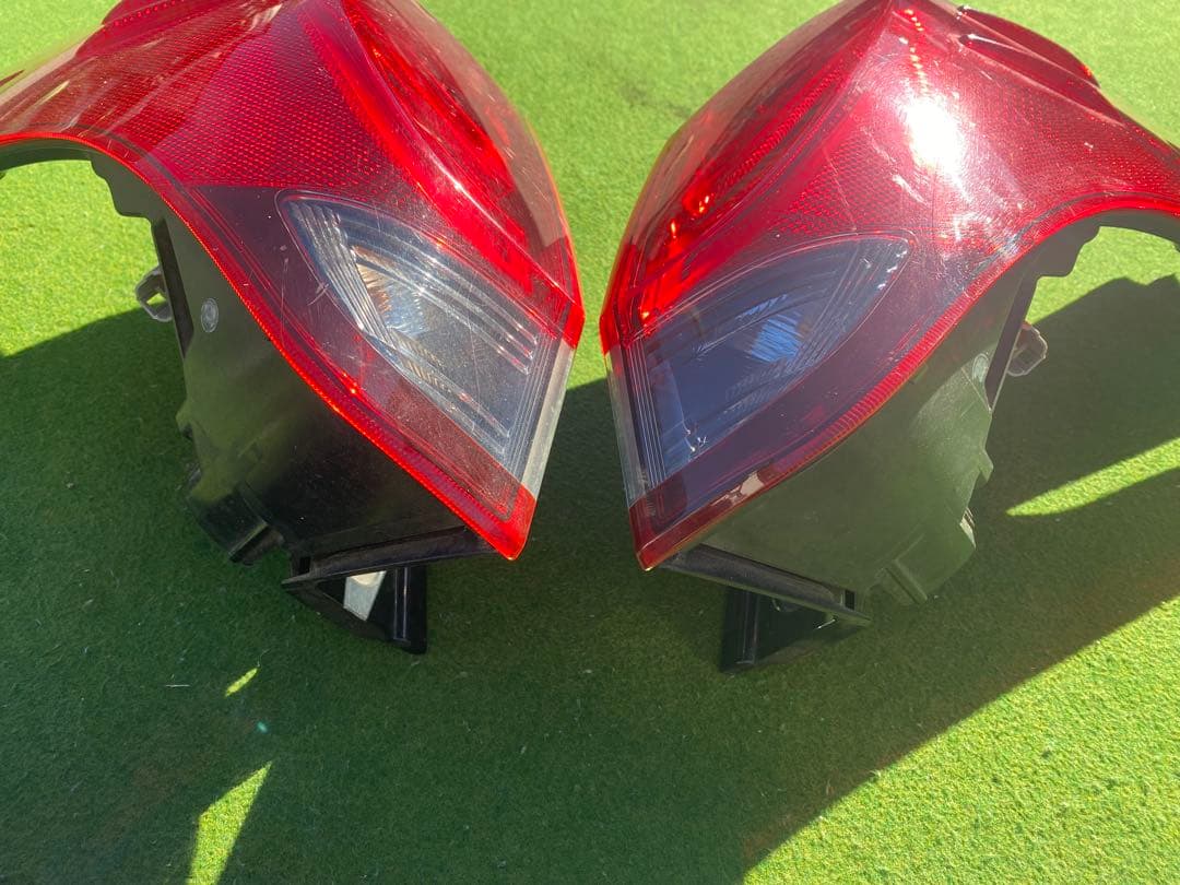 トヨタ　30アルファード　純正　前期　テールライト　テールランプ