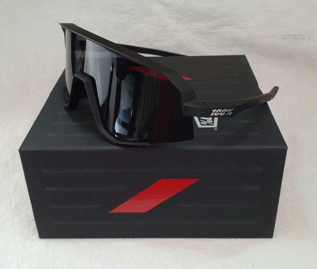 100% Slendale マットブラック ワンハンドレッド サングラス