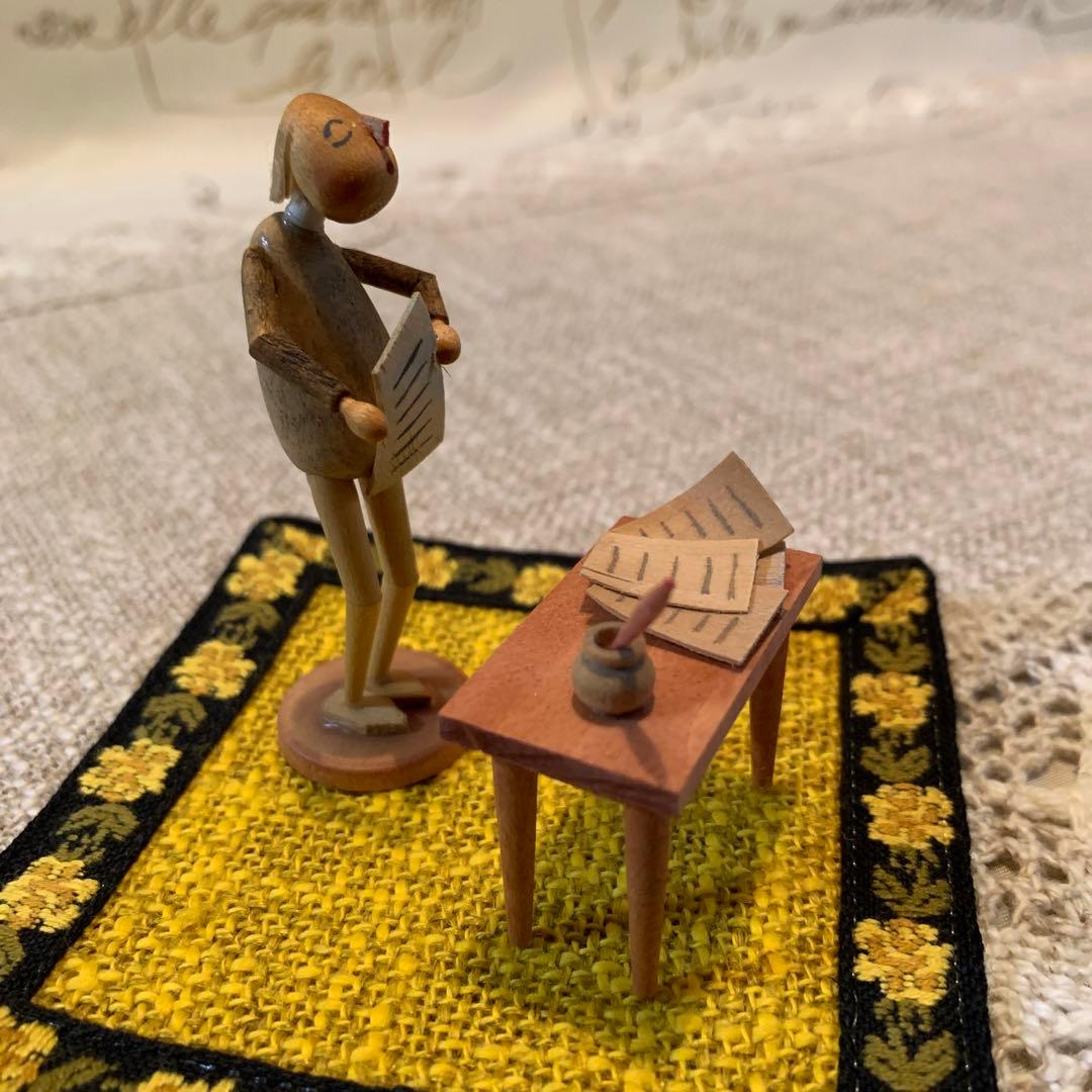 ドイツ製　木製人形　エルツ地方の珍しいユニークな文学者のお人形なんか可愛いです！