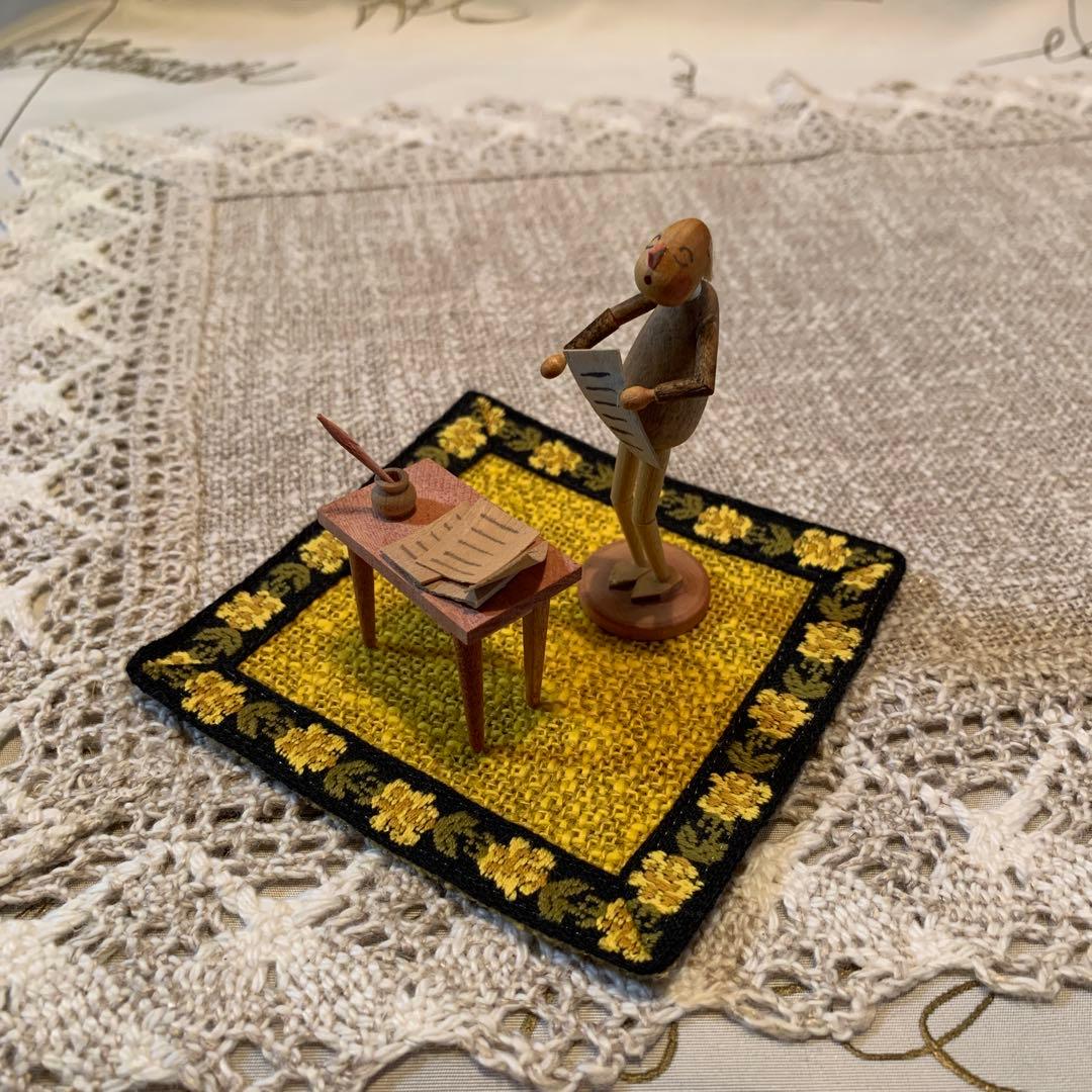 ドイツ製　木製人形　エルツ地方の珍しいユニークな文学者のお人形なんか可愛いです！