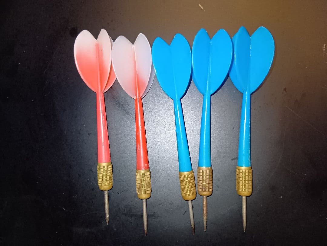 ダーツボードとダーツ5本セット