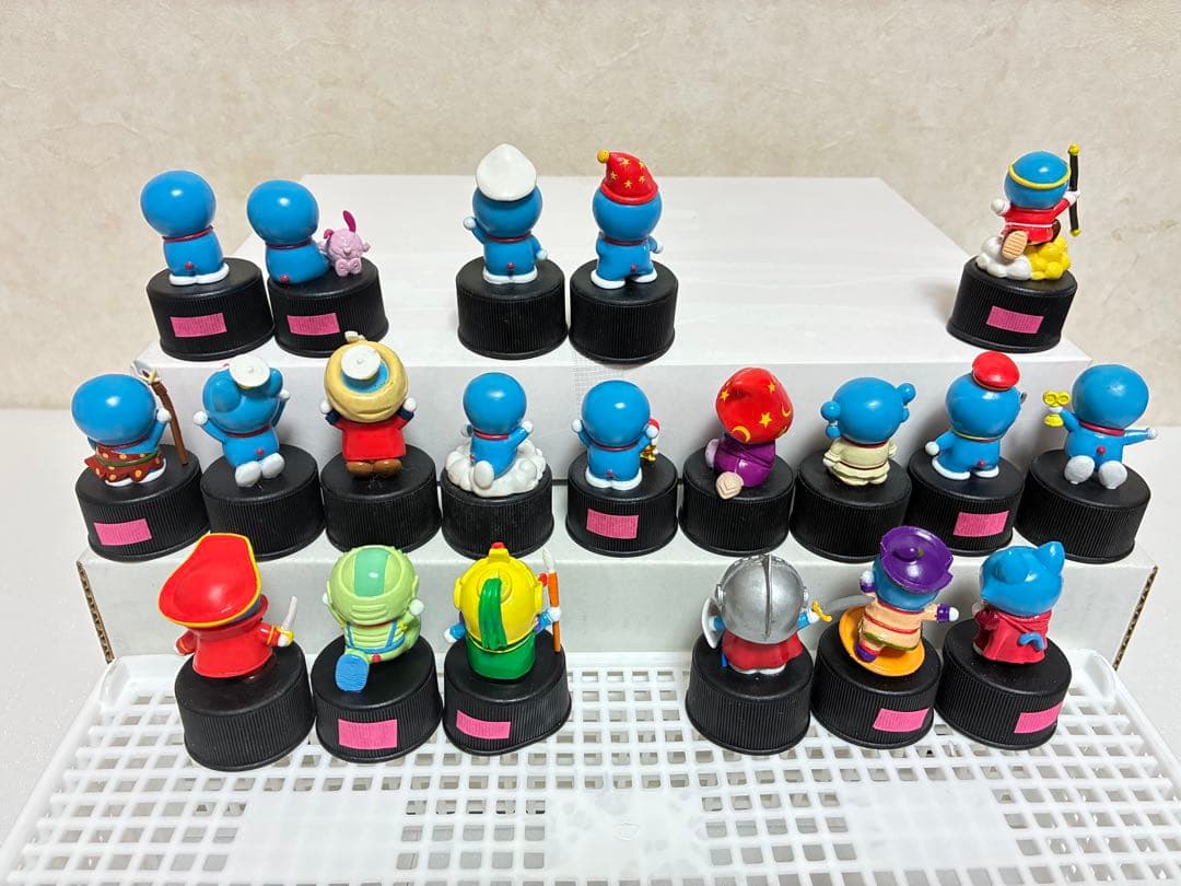 ドラえもん映画　25周年記念ペットボトルキャップ　フィギュアセット