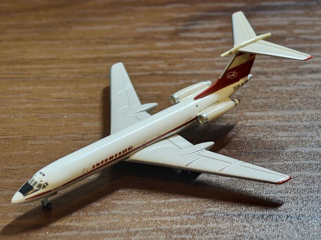 軍*姿様 Herpa Interflug Tupolev 134A 1/500