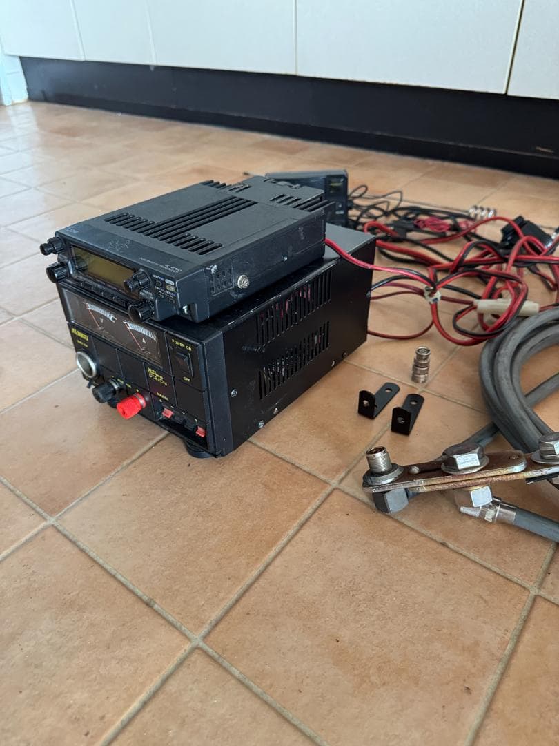 アマチュア無線機　iCOM IC2350D　ALINCO DT-840M 40A