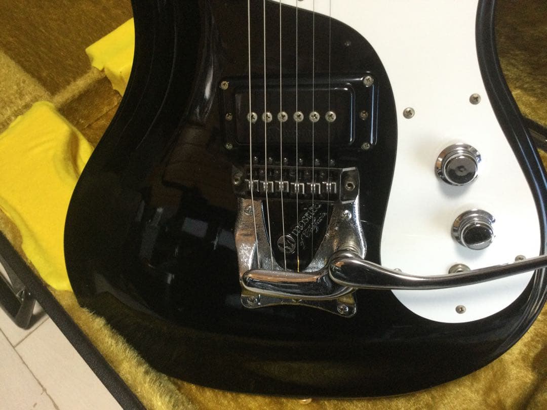 黒雲ベンチャーズモズライト　ベアリング入りブリッジ　モズライト専用ハードケース付