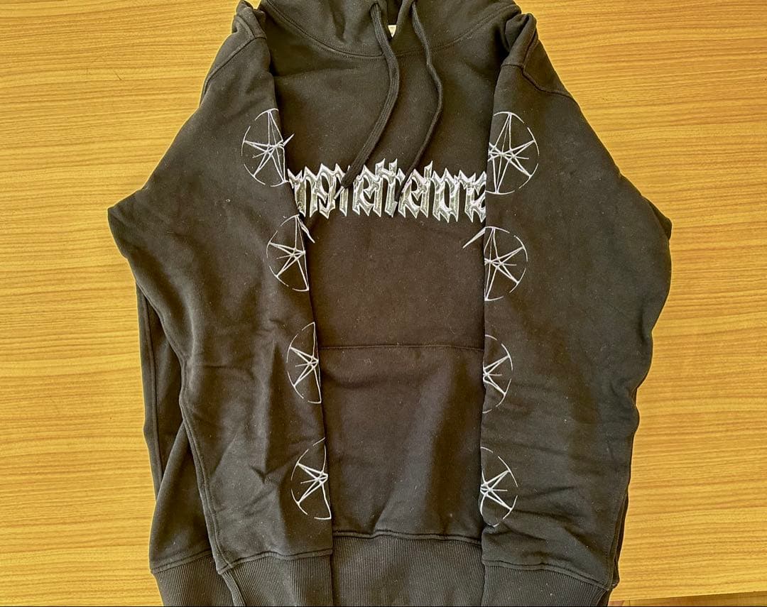 ●BMTH フード付きパーカー 黒ブラック　袖にロゴ　海外Lサイズ　未使用新品