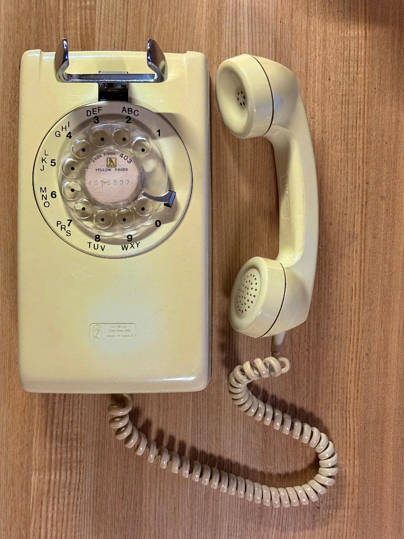 ヴィンテージ 壁掛け ダイアル 電話機 クリーム色