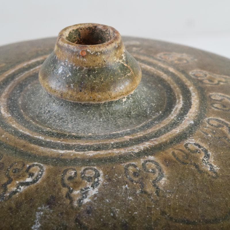 タイ古陶磁　スンコロク　宋胡録　青磁　刻神獣壷　C　9170