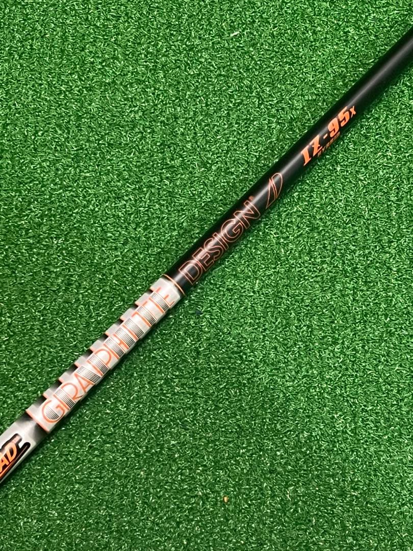 日本未発売 TourAD IZ-95X ハイブリッド タイトリストスリーブ