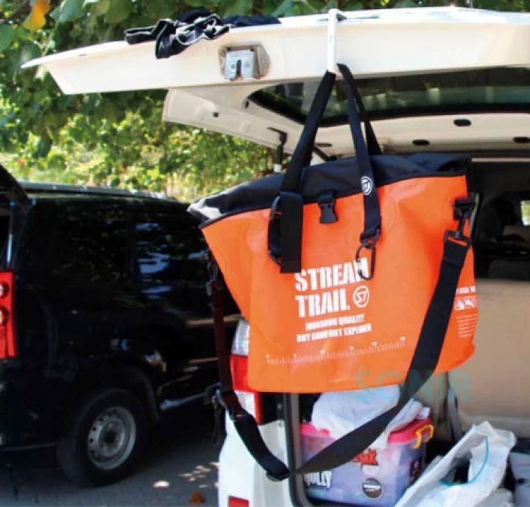 ブラック　クールなトートバッグ　ビジネス/タウンユース