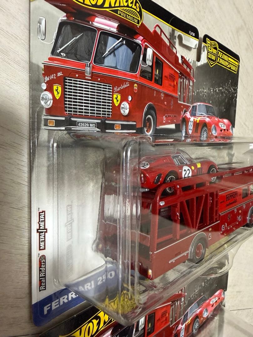 ホットウィール　トランスポート フェラーリ 250 GTO　２台セット