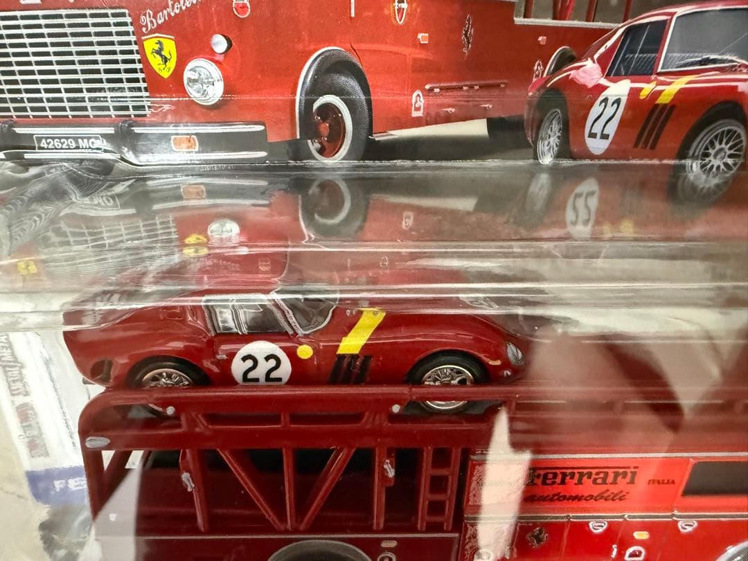 ホットウィール　トランスポート フェラーリ 250 GTO　２台セット