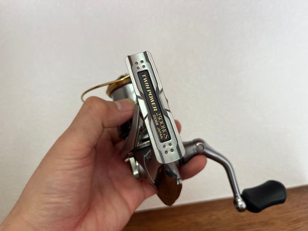 【超美品】シマノ 15 ツインパワー 2500HGS