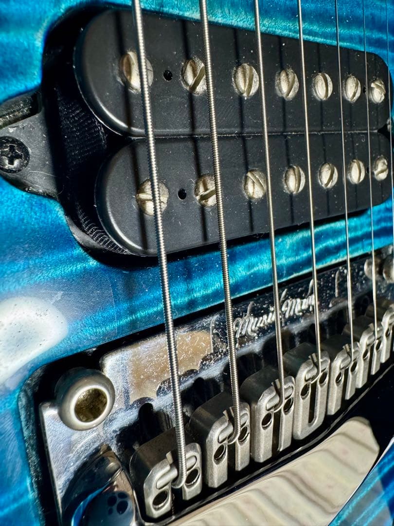 ギター EARNIE BALL MUSICMAN MAJESTY 7 BLUE HONU