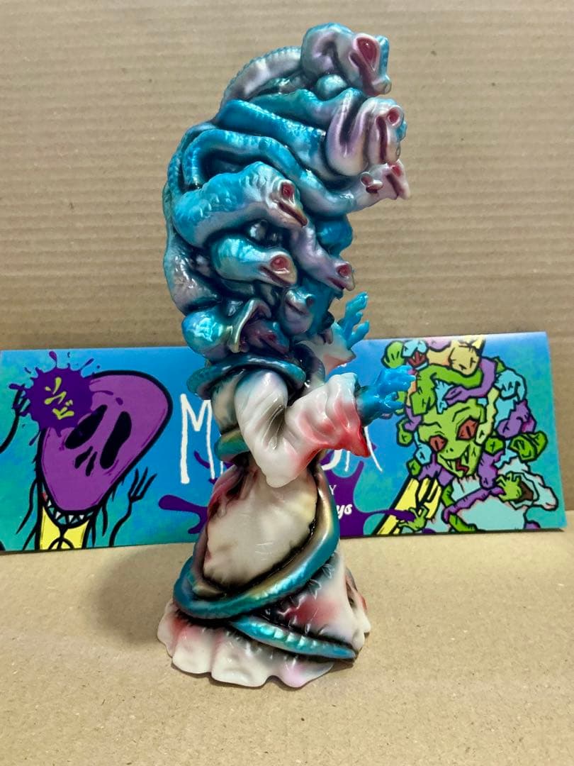 かっこわらい雑貨店　メデューサ　ソフビ