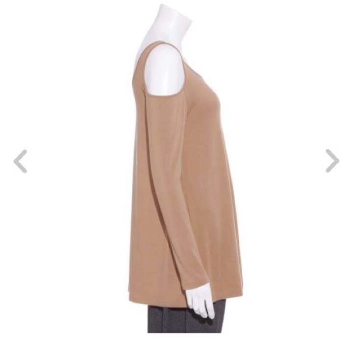 【新品未使用】emmi ヨガ オープンショルダートップス