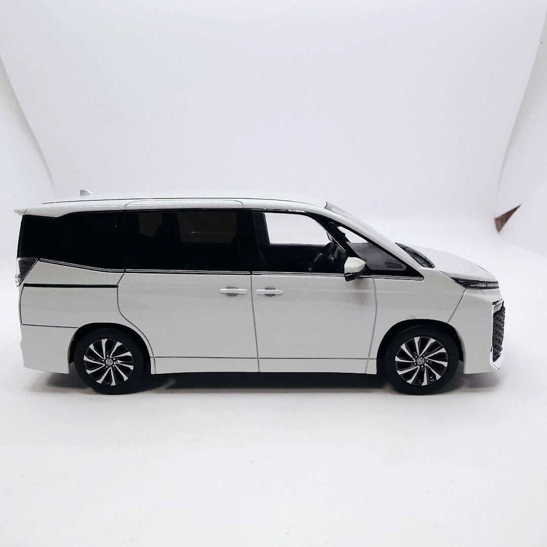 90系 ヴォクシー カラーサンプル ミニカー パールホワイト