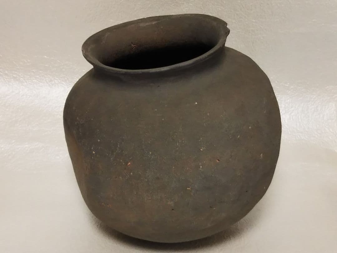 須恵器系（！？）やや大振りな丸壺