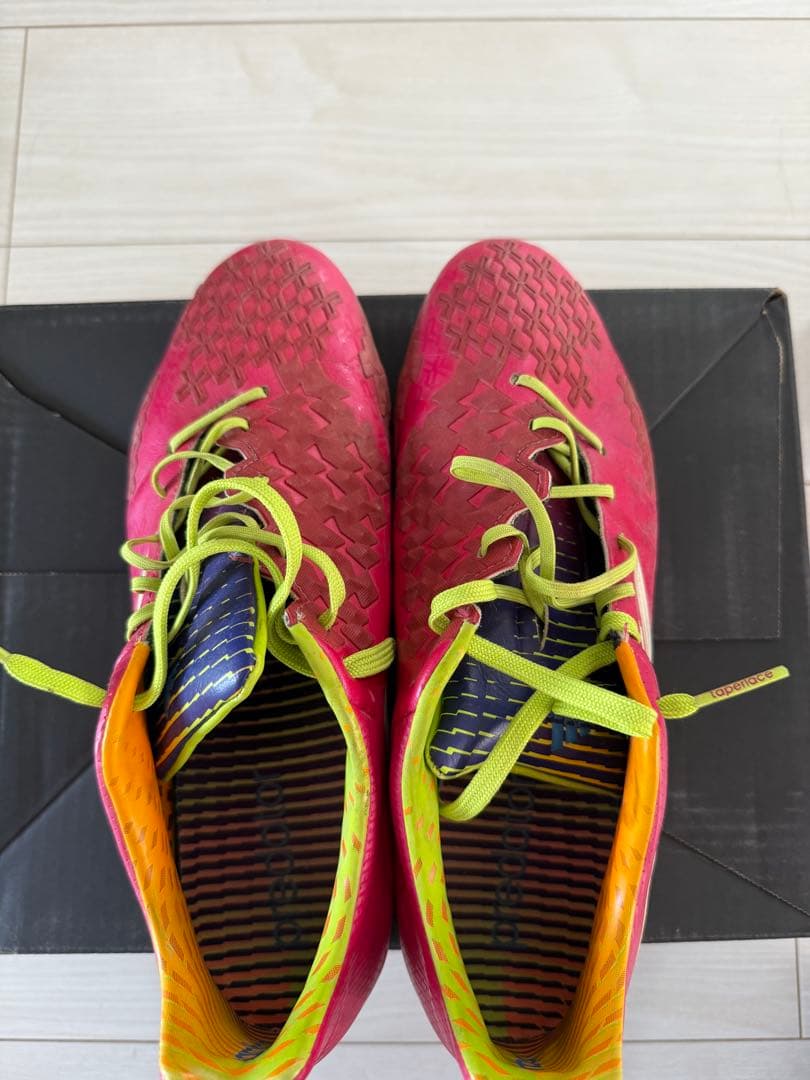 adidas サッカーシューズ ピンクプレデター