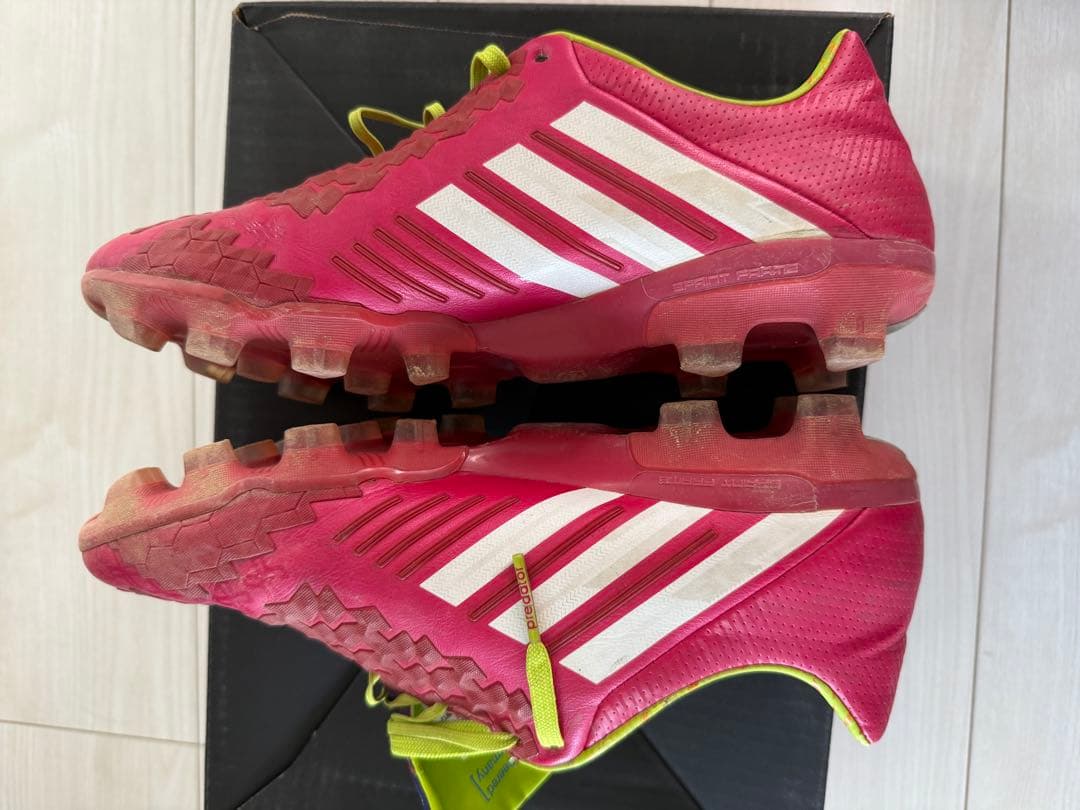 adidas サッカーシューズ ピンクプレデター