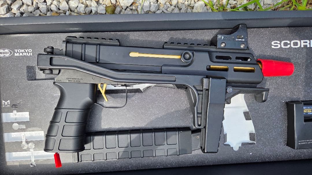 スコーピオン mod.M 電動ガン マガジン2つ ドットサイト、グリップ付き