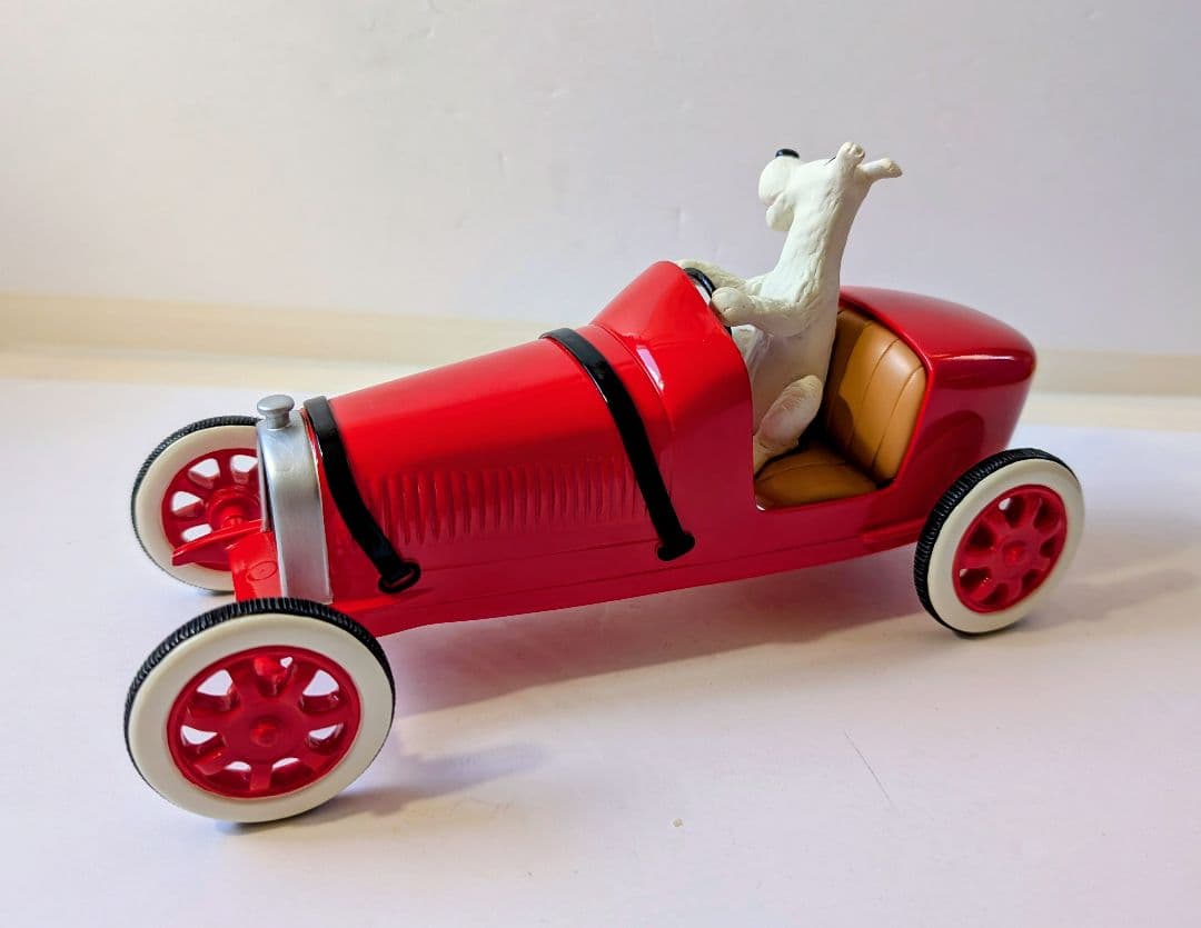 未使用〈タンタンの冒険レースカー＆スノーウィーフィギュア フランス製〉