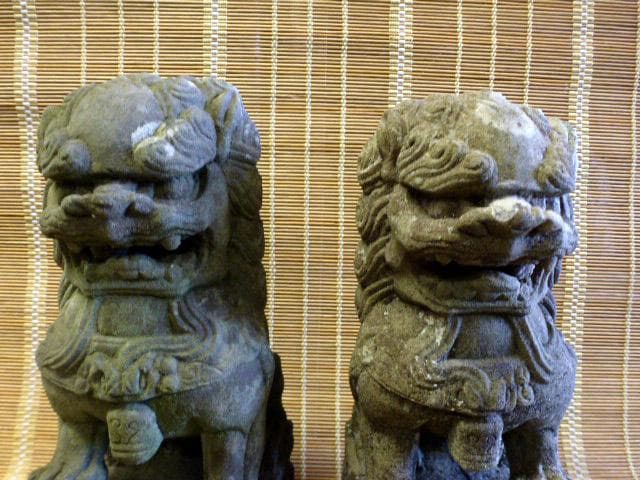 時代　石像　狛犬　一対　石彫　彫刻　縁起物　骨董　1尺　苔