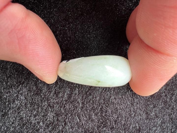 糸魚川翡翠　勾玉