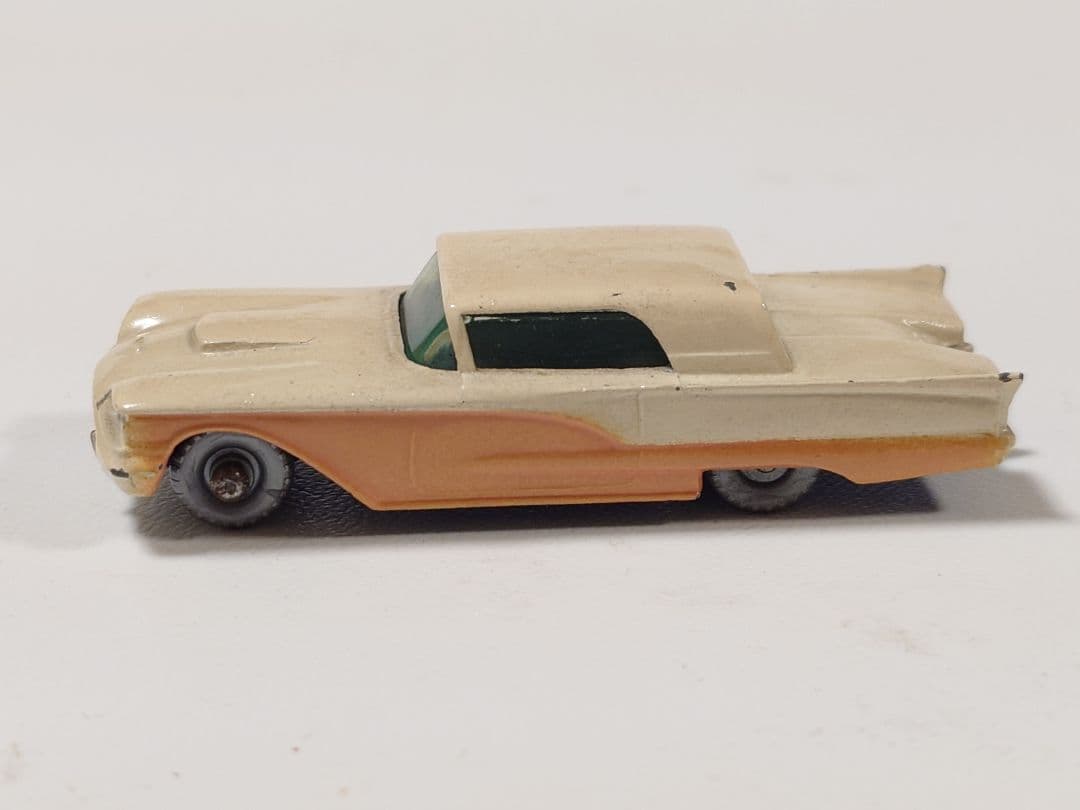 ミニカー MATCHBOX No.75 FORD THUNDERBIRD