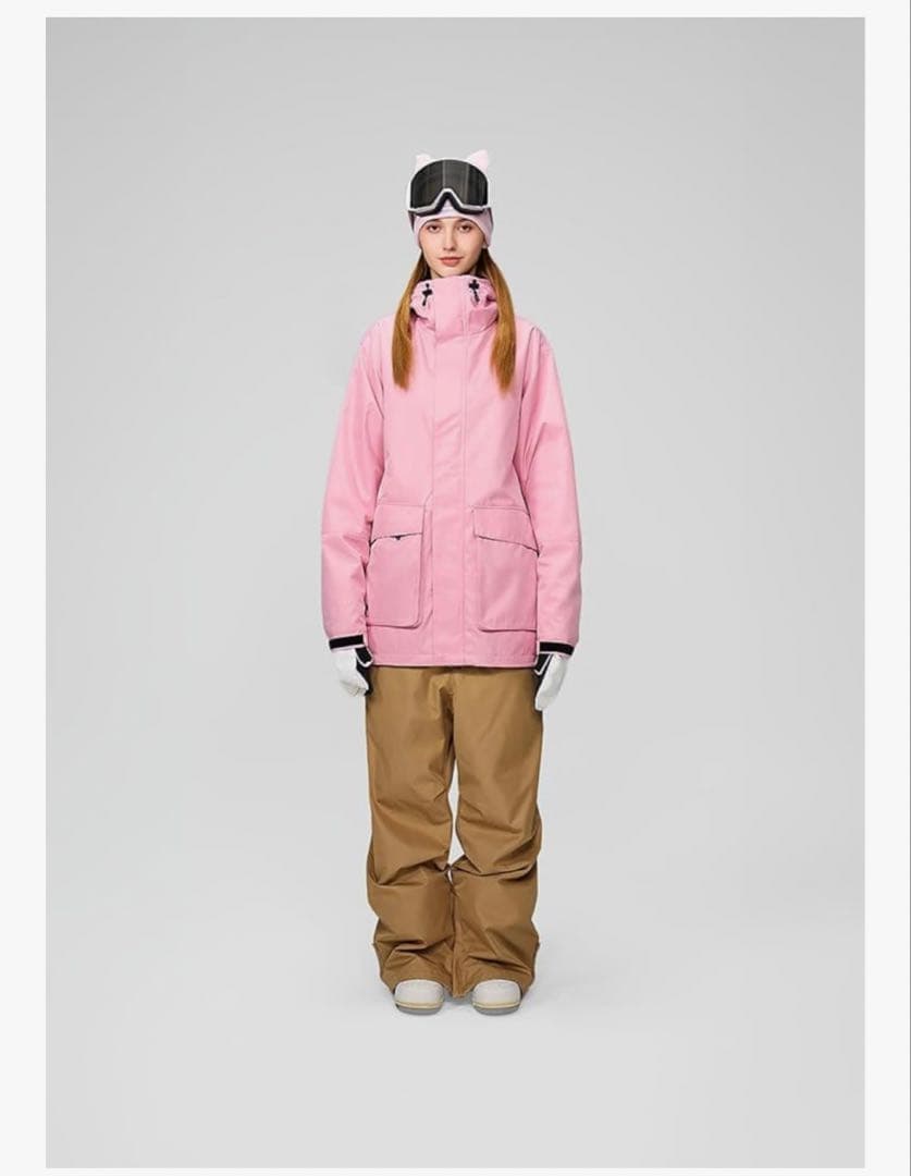 ピンクジャケットとベージュパンツセット