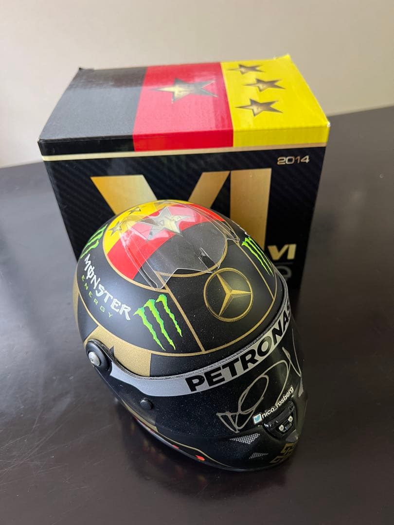 （美品）メルセデスF1 ニコロズベルグ直筆サイン入り1/2ヘルメット