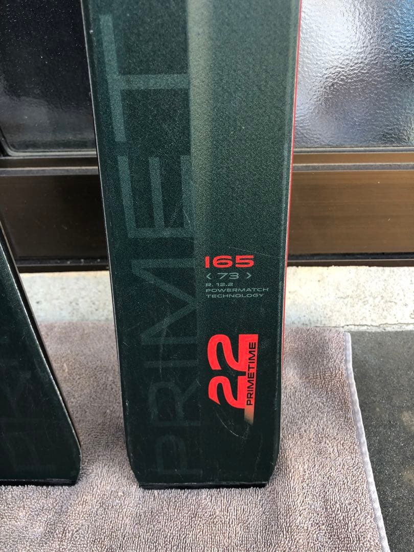 Elan のスキー板。