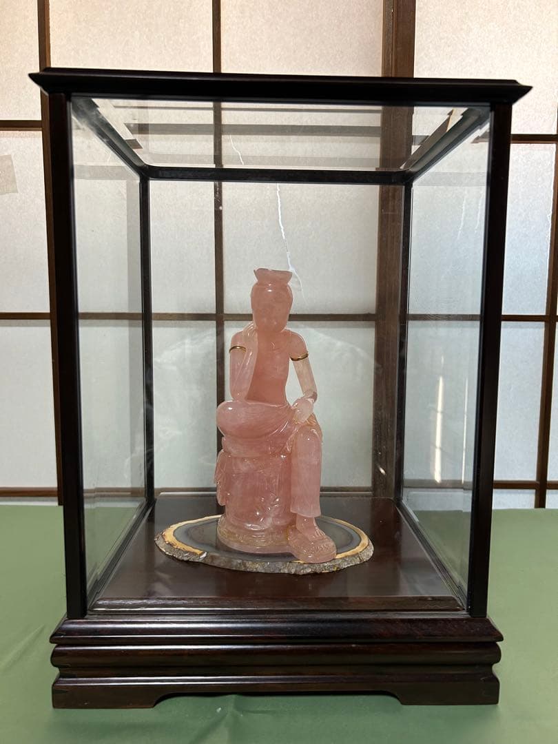 ローズクォーツ 弥勒菩薩像 ガラスケース入り