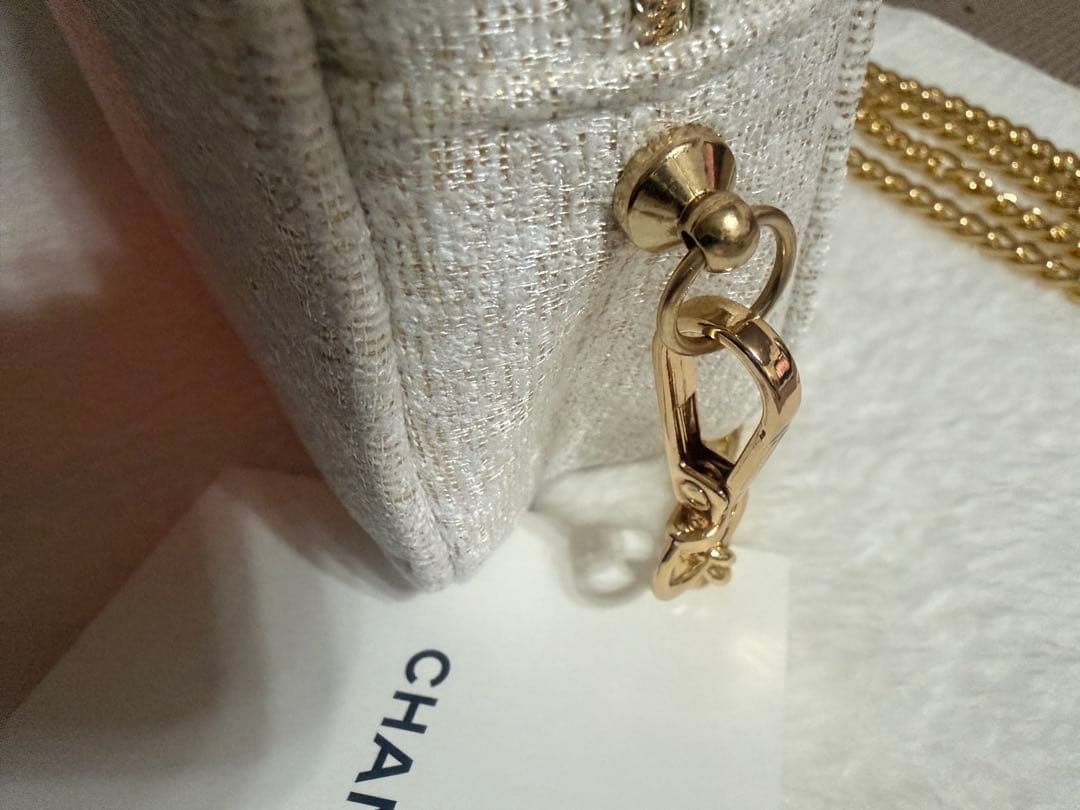 CHANEL シャネル　ホリデー限定 ノベルティ　ポーチ　ベージュ ラメ