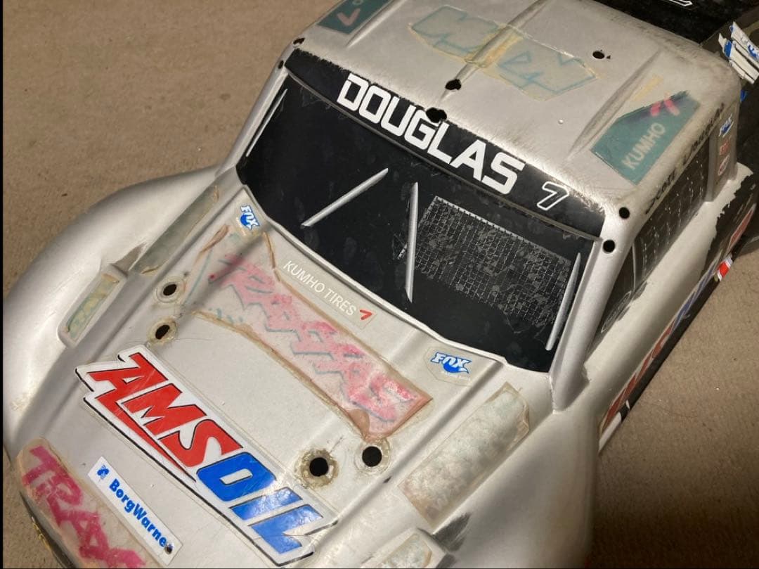 トラクサス Traxxas 1/10 スラッシュ　2WD ラジコンカー