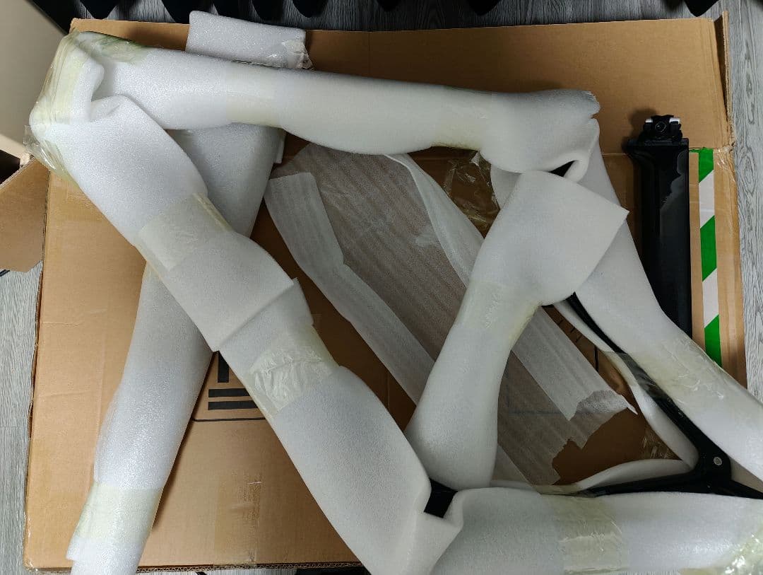 新品ロードバイクカーボンフレームセット ブラック52サイズ