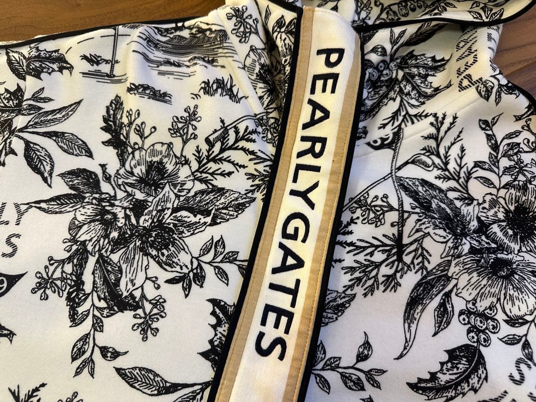 パーリーゲイツ　花柄ジップパーカー　フーディ　サイズ１　ホワイト　レディース