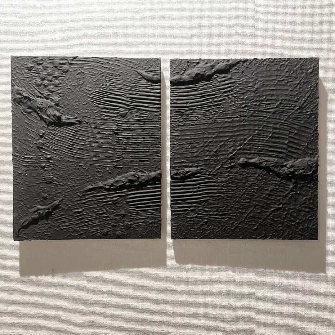 二枚で完成する 真っ黒の凹凸テクスチャーアート
