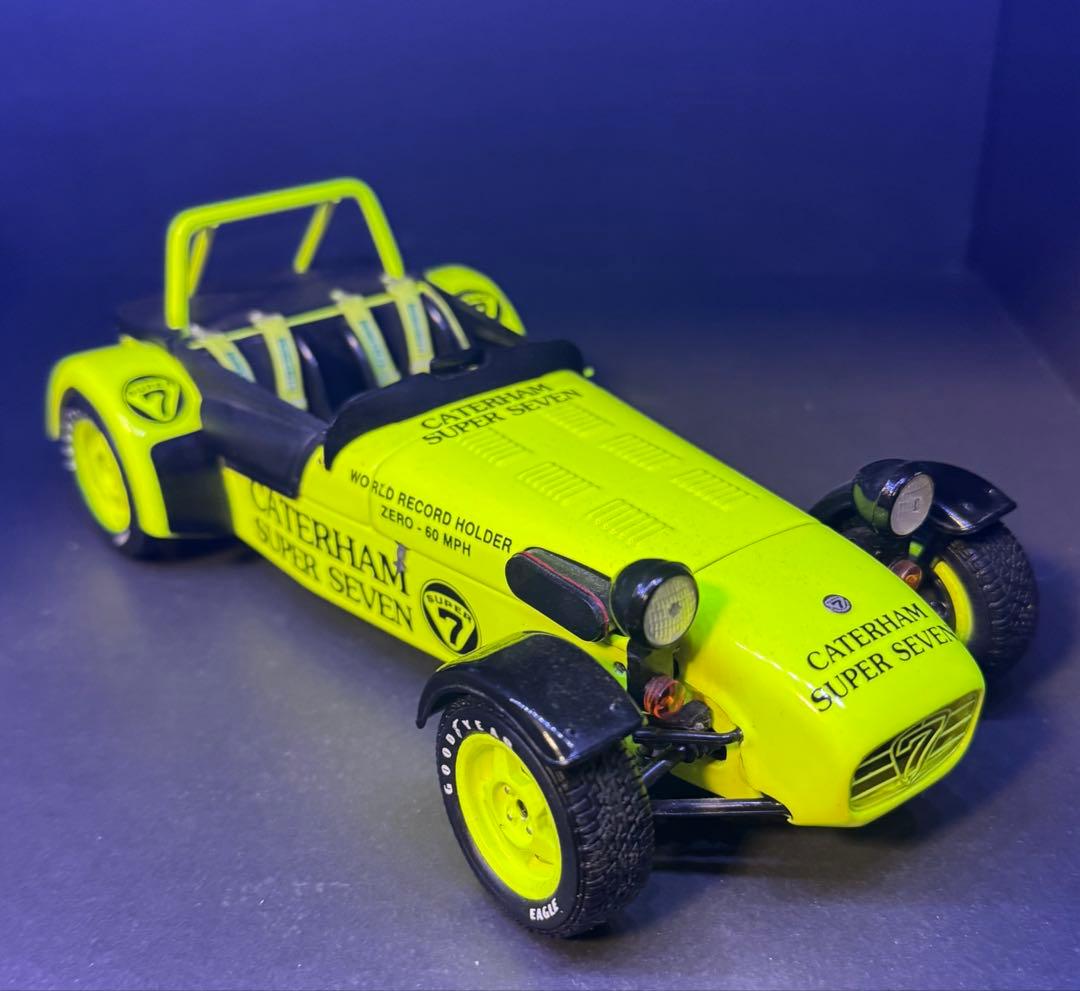 京商　Caterham Super Seven 1/18 蛍光イエロー