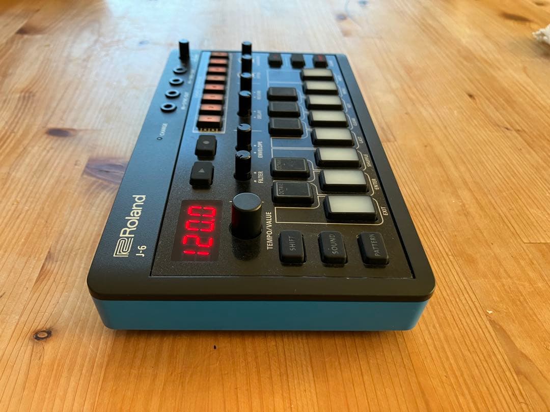 Roland J-6 シンセサイザー