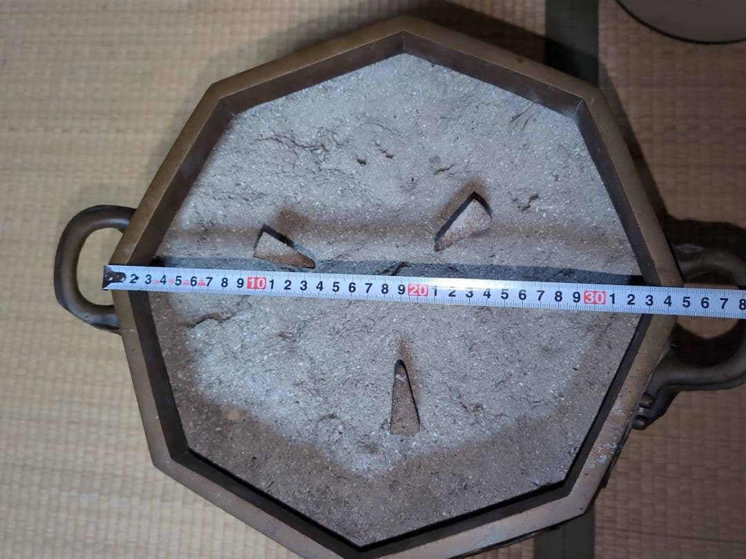 ・八角火鉢 ・四本足　台座付き