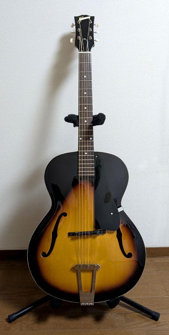 ノーブランド アーチトップギター ピエゾPU付 2020年代製