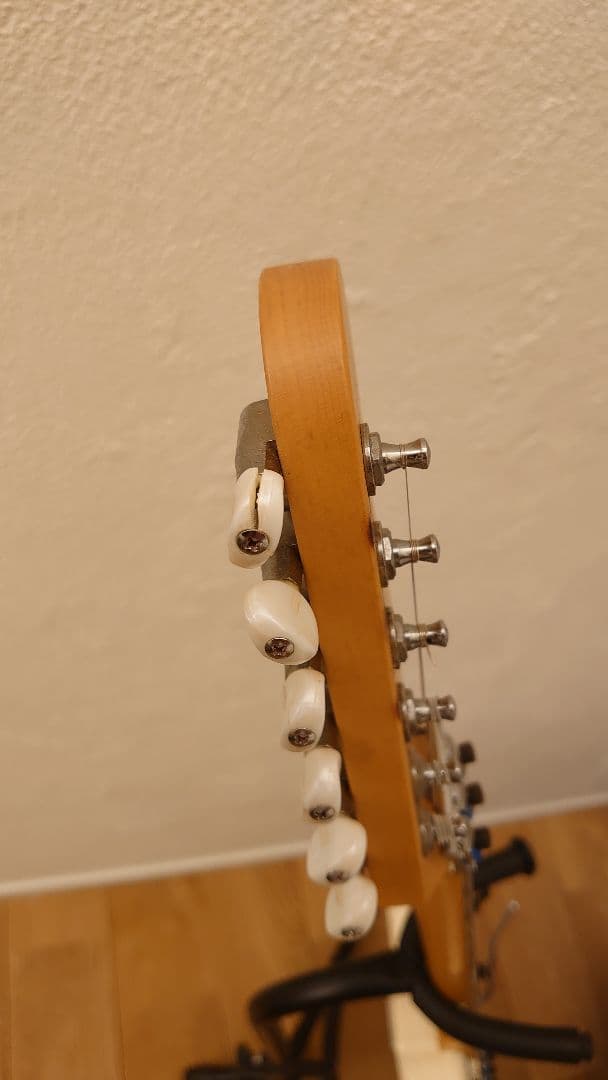 フェンダージャパン　ストラトキャスター　フロイドローズ　値引き交渉有り。