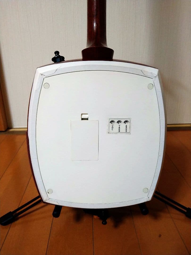 値下げ！　エレクトリック　津軽三味線　エレキ津軽三味線　ストラップピン付き