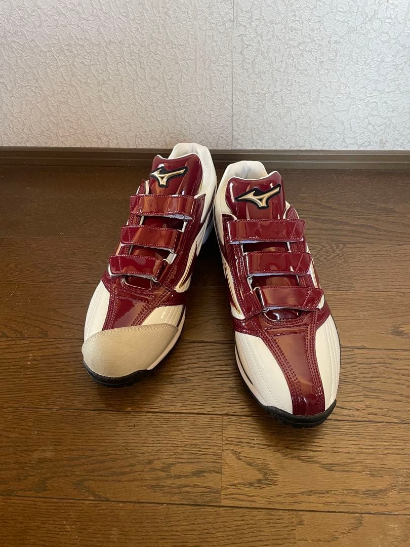 ミズノ限定　ベルト式アップシューズ　白×エンジ×金　右投げ用P革付き27.0cm