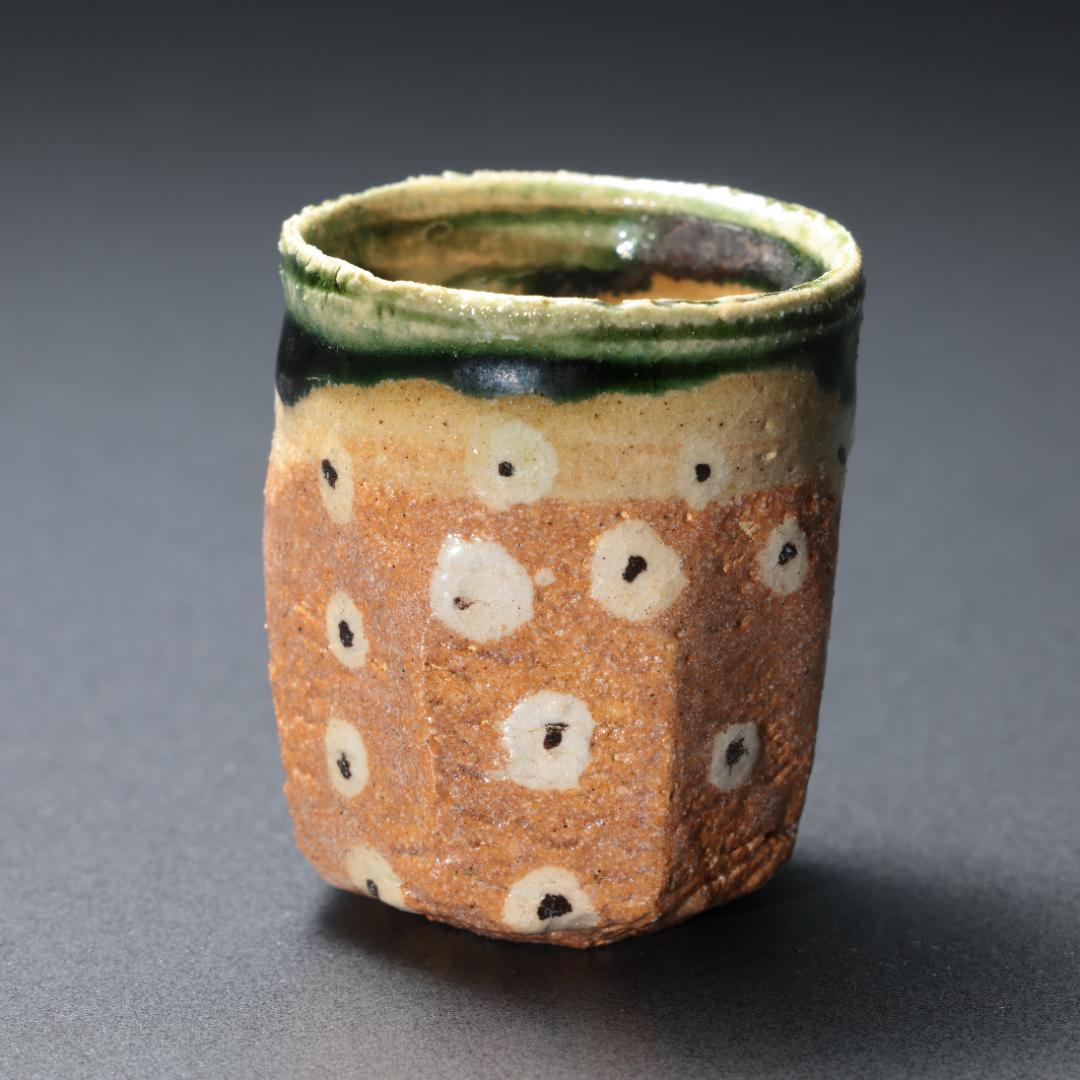 【ぐい呑・盃】鈴木五郎作 鳴海織部ぐい呑　共箱　R1201U3